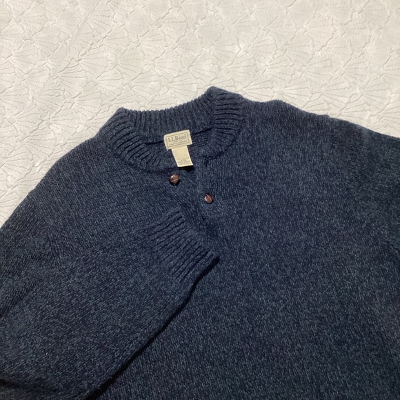 L.L. Bean Classic Wool Sweater - Picture 1 of 5